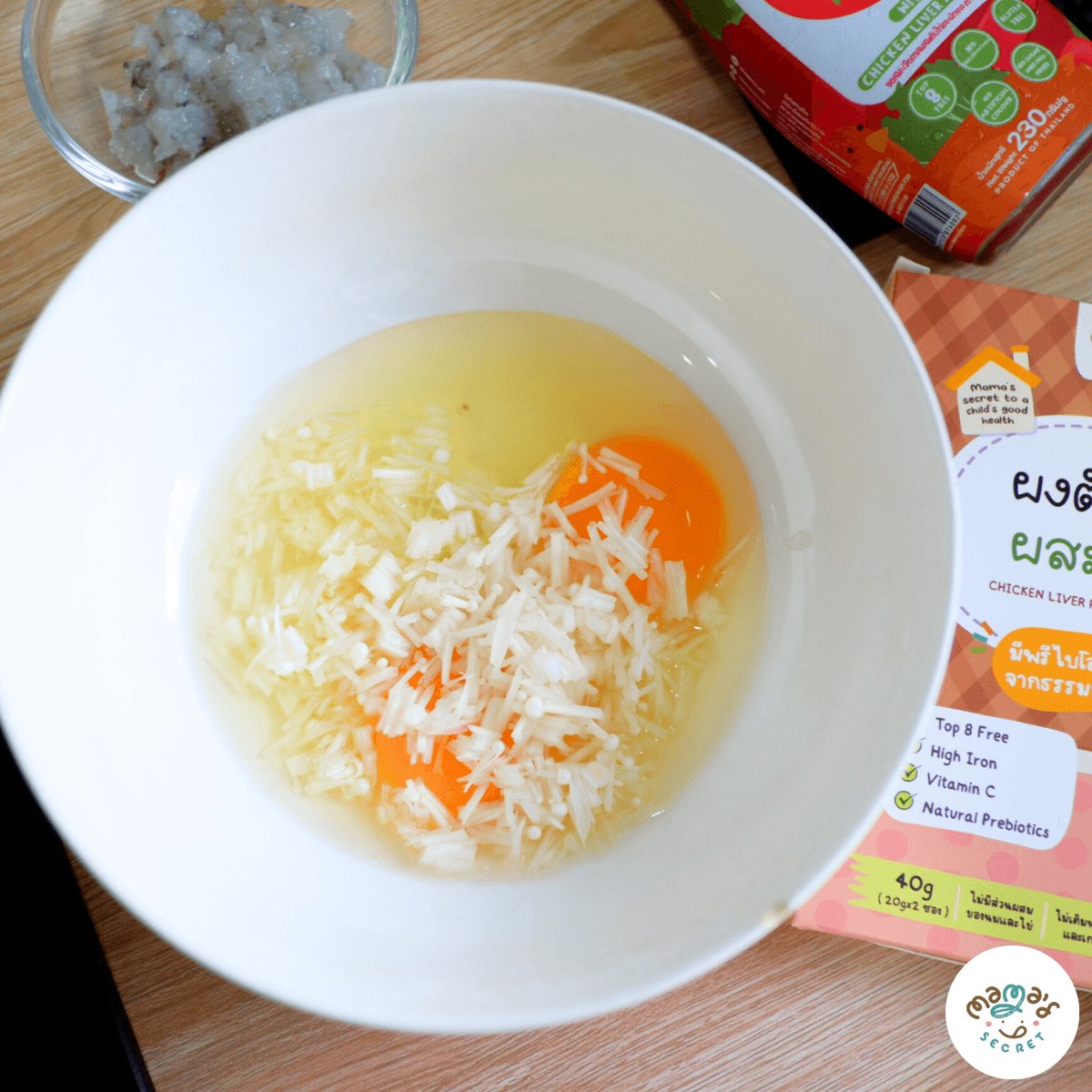 ใส่เห็ดและกุ้งสับ